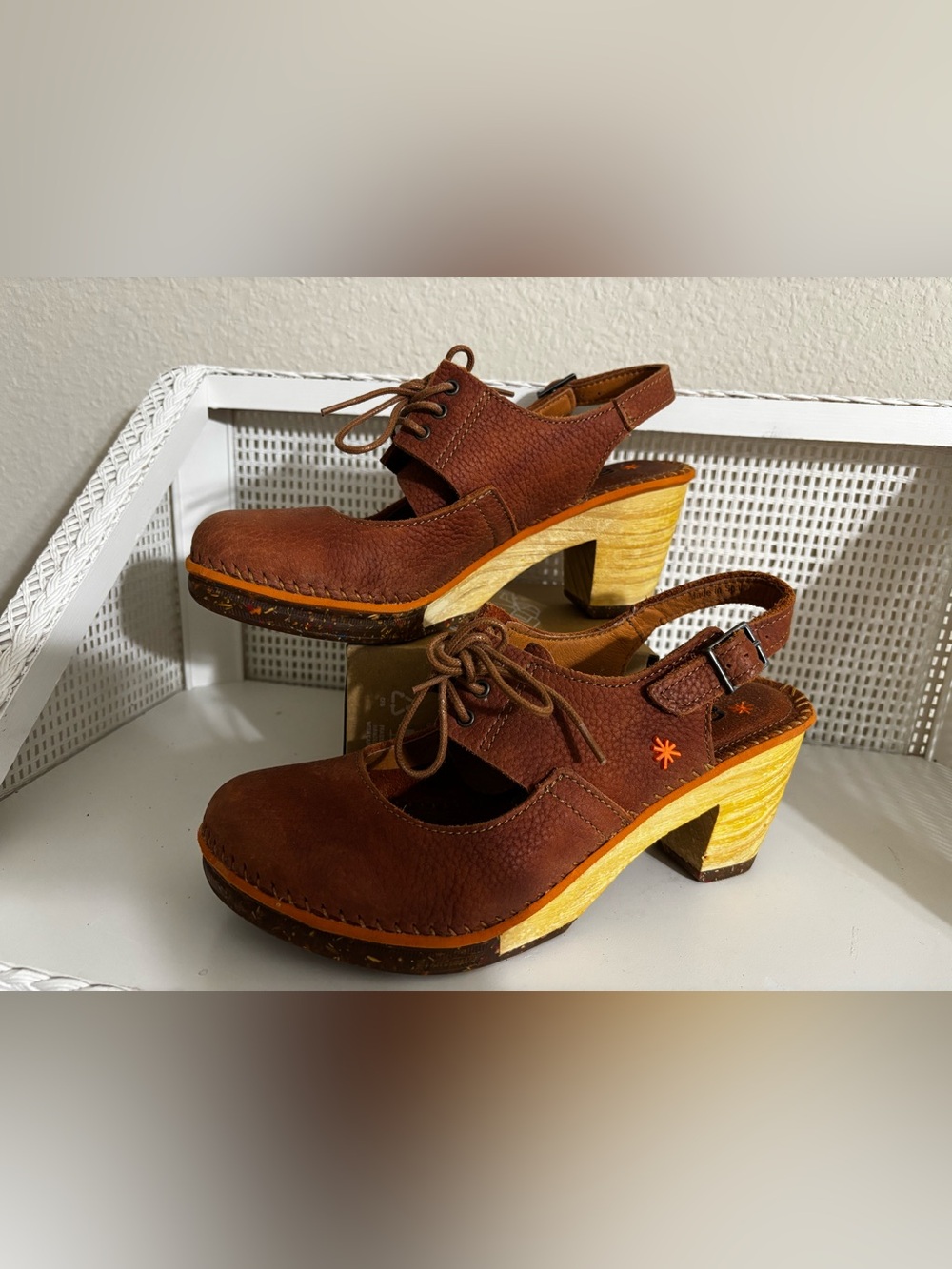 ART Company Amsterdam Leather Slingback Wooden Heel Clogs w/Laces Sz 39 Near New